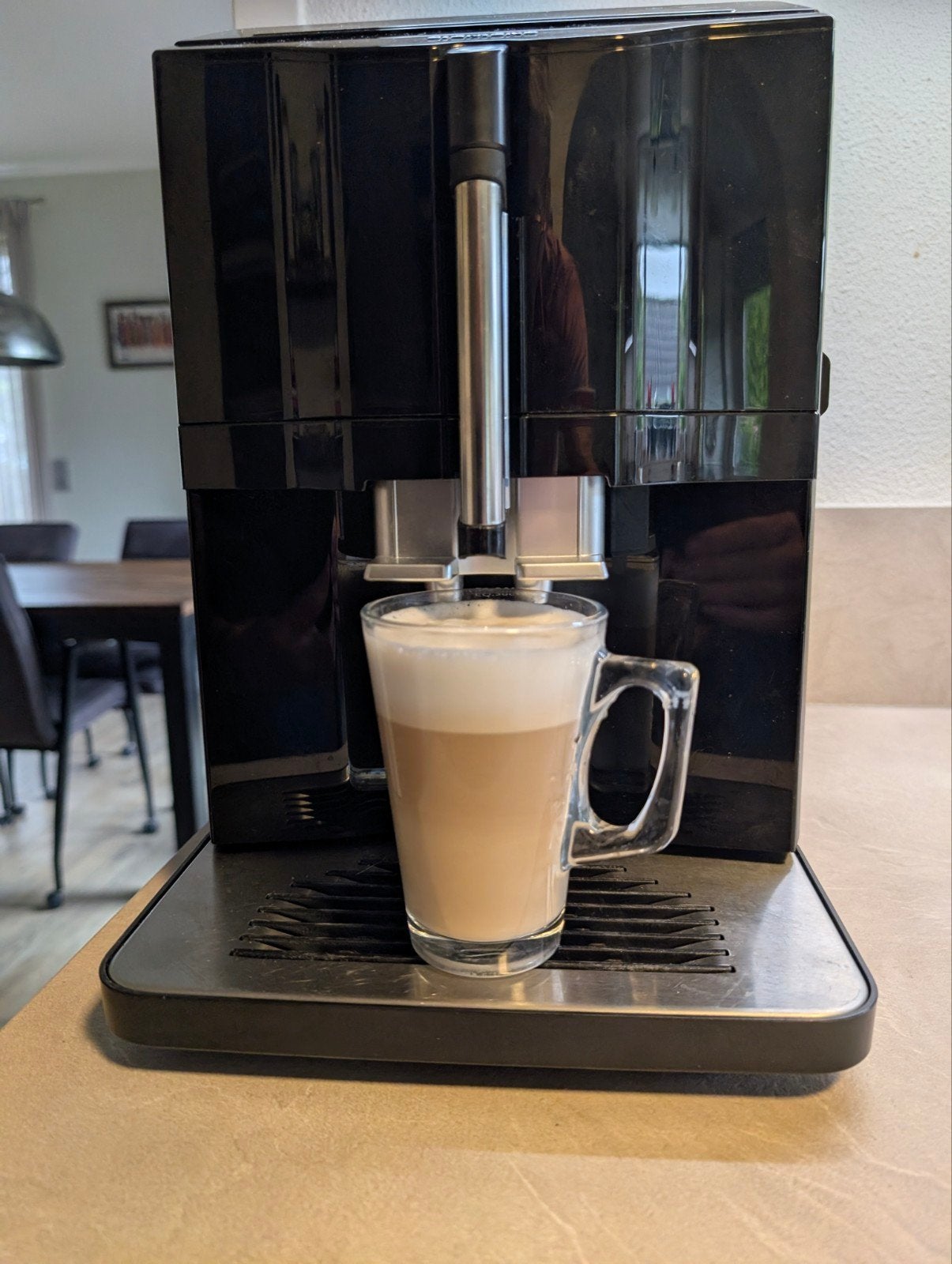 Volautomatische Siemens Koffiemachine EQ300, Ophalen, Koffiemachine, Koffiebonen, Zo goed als nieuw