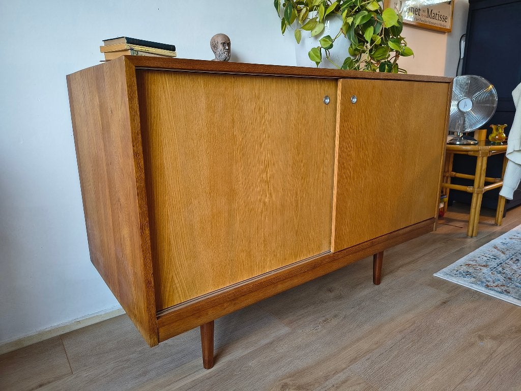 Mid-Century Dressoir | Massief hout, 100 tot 150 cm, Onbekend, Ophalen of Verzenden, Zo goed als nieuw
