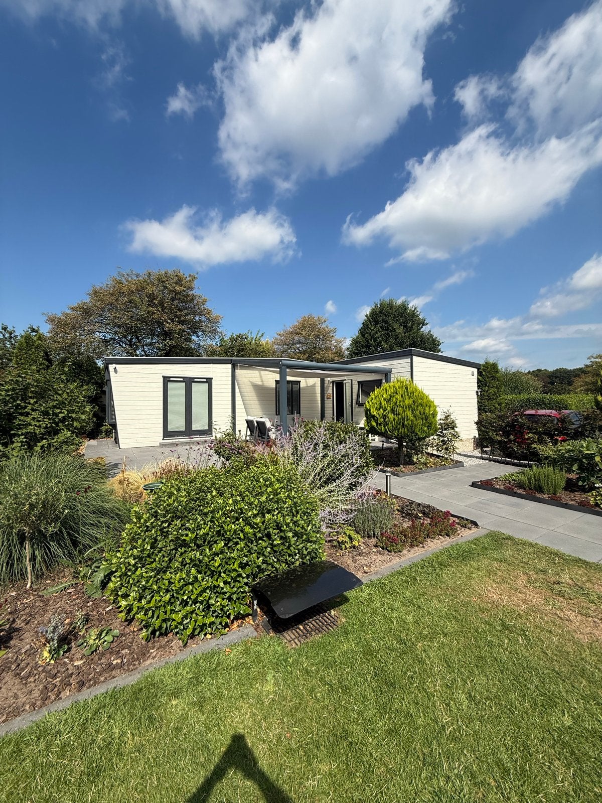 Ruim en compleet ingerichte L vormige chalet te koop 55+park, Caravans en Kamperen