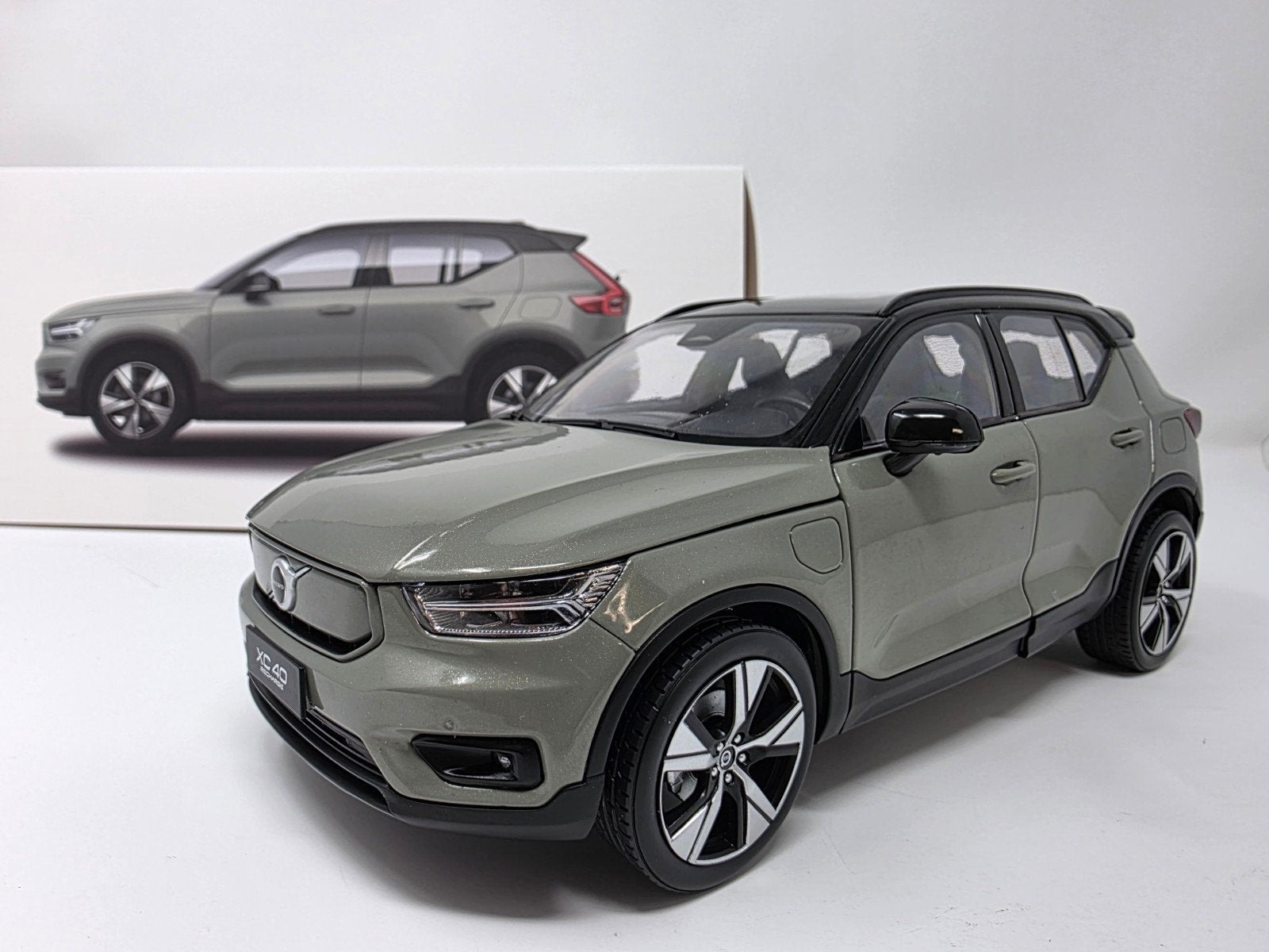 Volvo XC 40 2022 1:18 in OVP Paudi, Hobby en Vrije tijd, Ophalen of Verzenden, Zo goed als nieuw, Overige merken