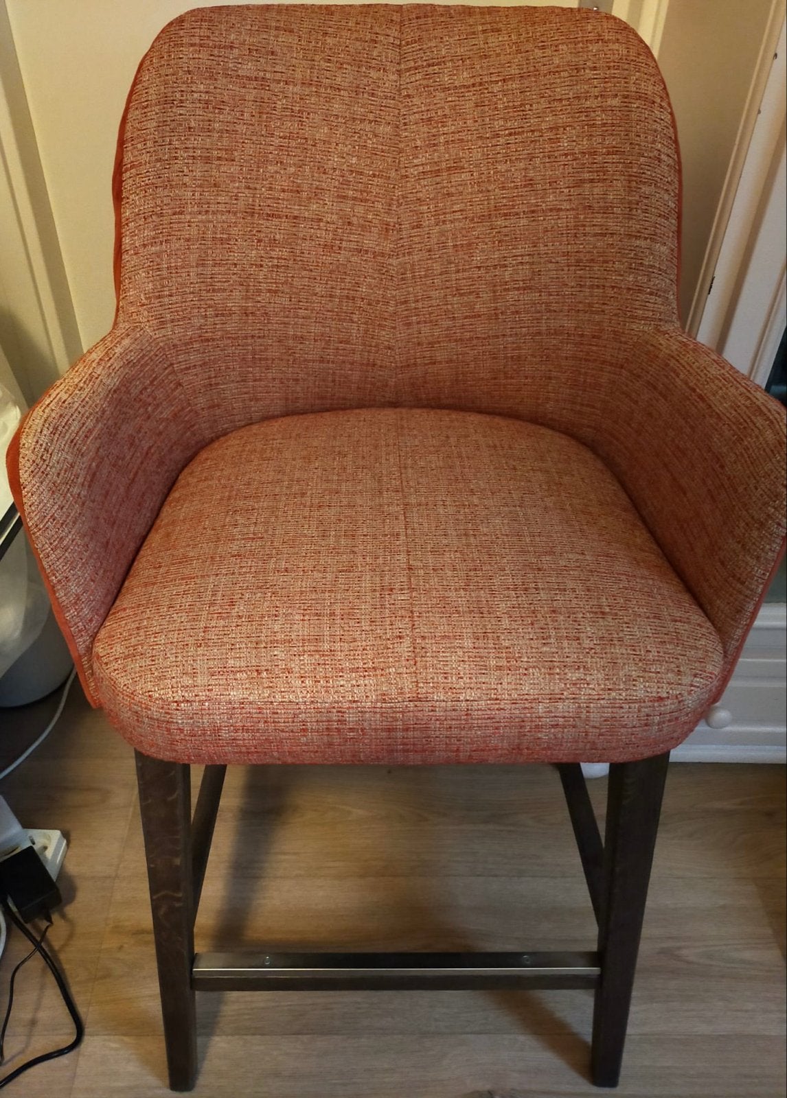 Comfortabele oudroze barkrukken met rugleuning, Huis en Inrichting, Barkrukken, Ophalen, Gebruikt, Met voetsteun, 90 cm of meer