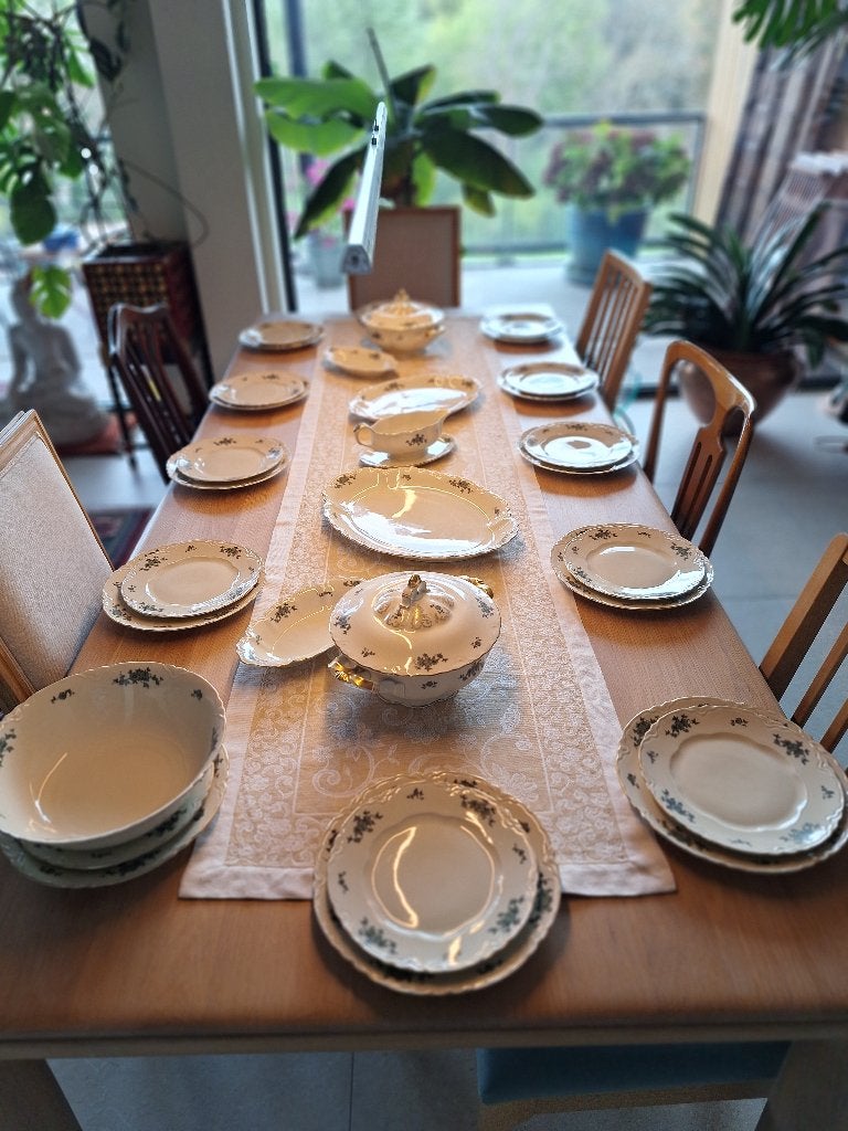 Klassiek Servies, Ophalen