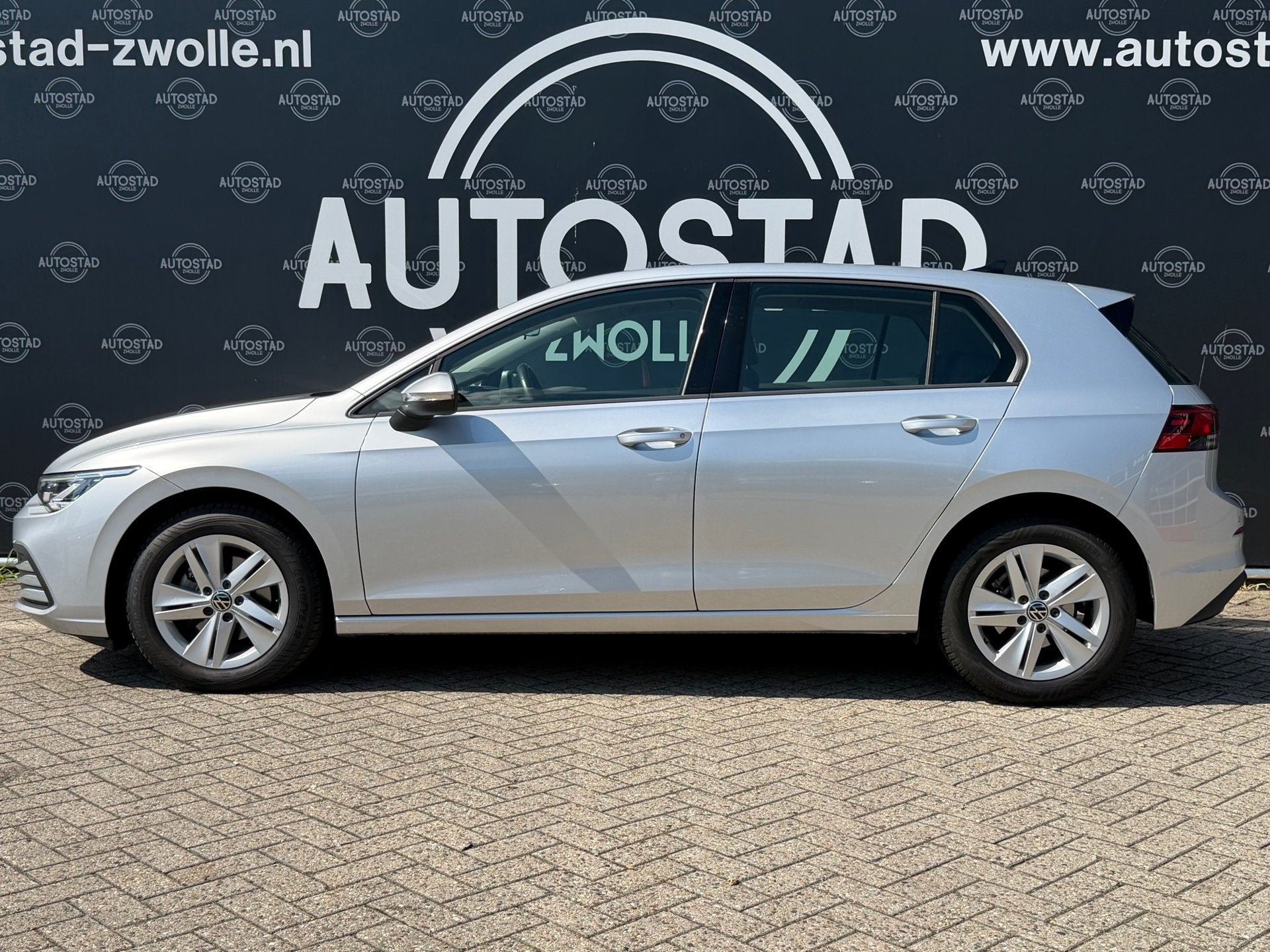 Volkswagen Golf 1.0 eTSI Life Automaat / NL-Auto / Virtual C, Stof, 23 km/l, Bedrijf, 650 kg