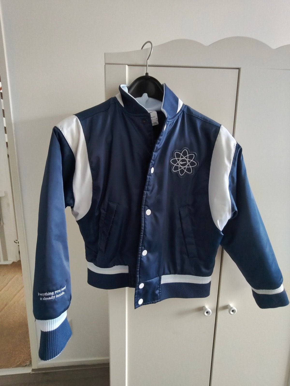 Nike Meisjes Tussenjas - Donkerblauw met Wit, Meisje, Ophalen of Verzenden, Zo goed als nieuw, Nike
