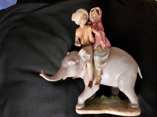 Lladro Kinderen op de olifant, Ophalen of Verzenden, Zo goed als nieuw, Mens