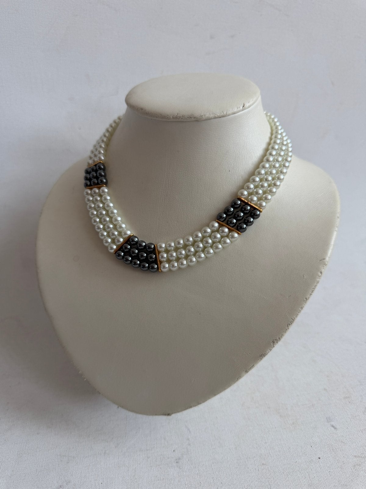 Leuke parelketting camelia sluiting wit grijs goud, Sieraden, Tassen en Uiterlijk, Kettingen, Ophalen, Zo goed als nieuw, Wit