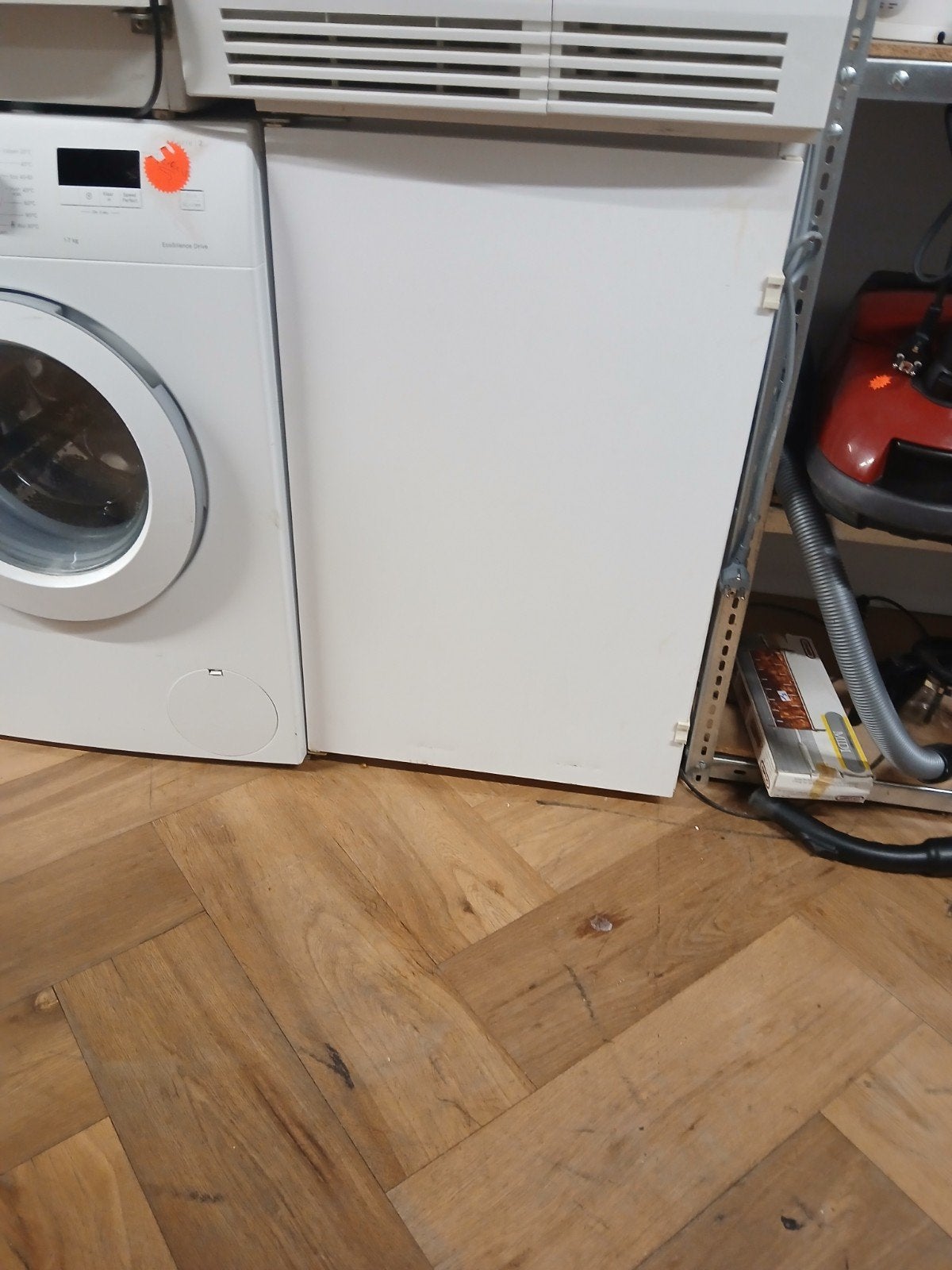 Compacte Whirlpool koelkast - Ideaal voor kleine ruimtes, Ophalen, Minder dan 85 cm, Minder dan 75 liter, Energieklasse A of zuiniger