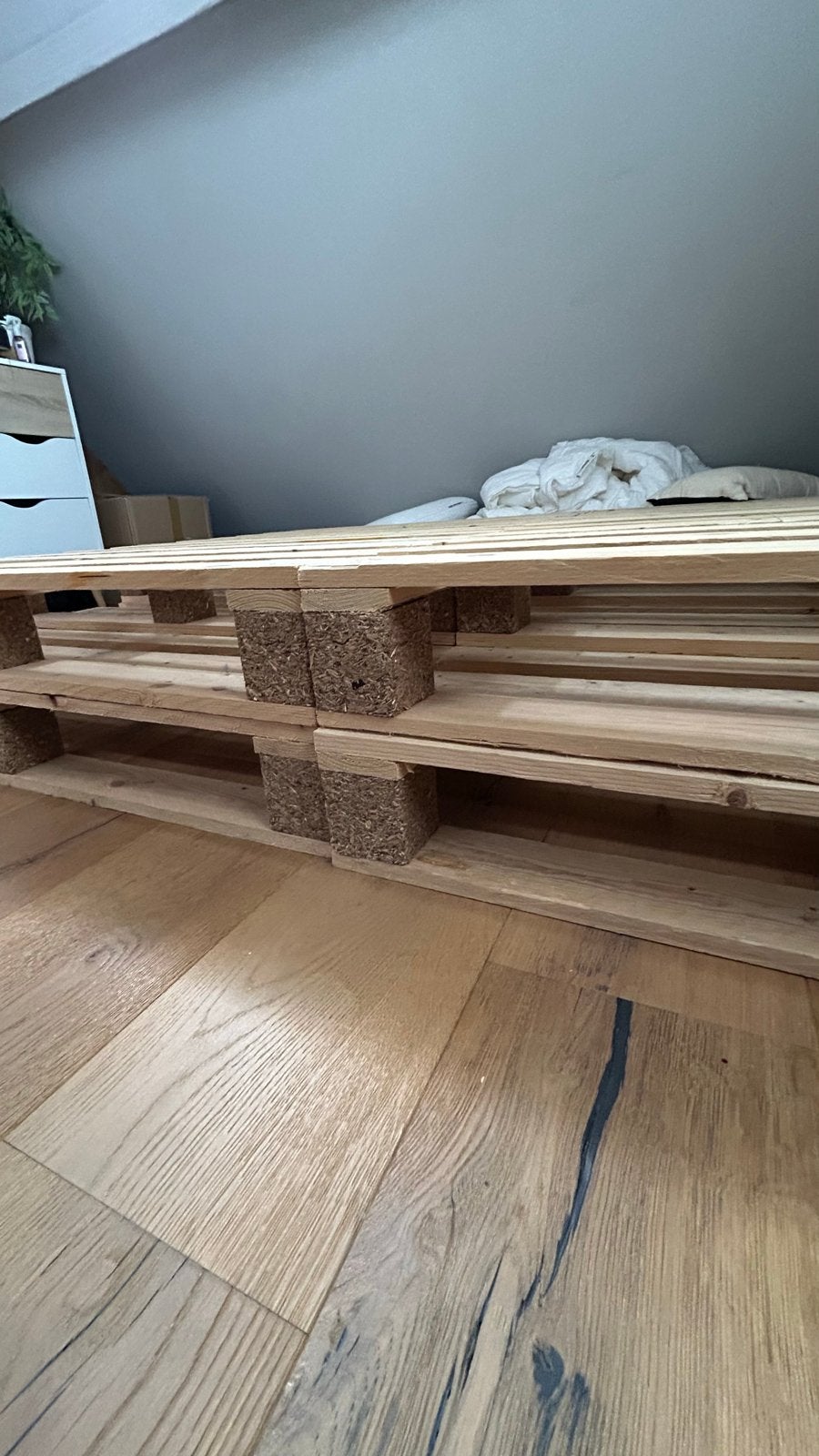 Palletbed 140x200 cm met hoofdbord - Zo goed als nieuw, Huis en Inrichting, Tweepersoons, Zo goed als nieuw, 200 cm, Hout