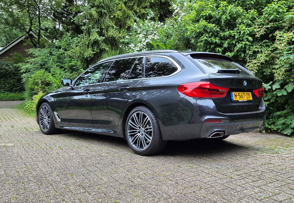 BMW 530i Touring M-Sport – 2020 – Compleet onderhouden, Auto's, Achterwielaandrijving, 4 cilinders, 2000 kg, Zwart