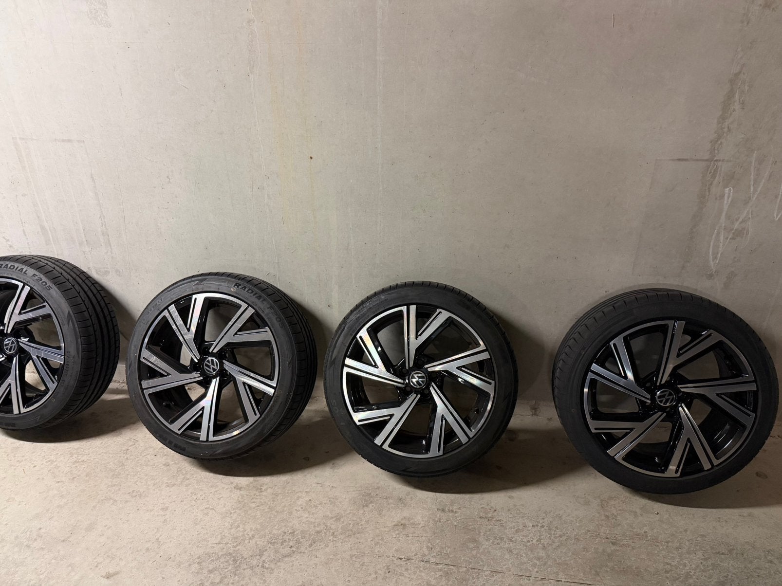 VW Polo velgen en banden, Auto-onderdelen, 215 mm, Banden en Velgen, Nieuw, 17 inch