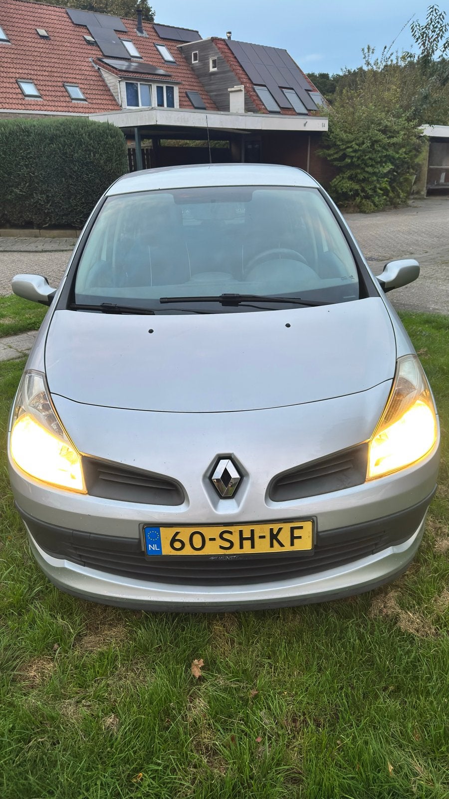 Renault Clio 1.4 16V 72KW Auth 5-DRS E4 2006 Grijs, Auto's, Voorwielaandrijving, 4 cilinders, 1200 kg, Handgeschakeld