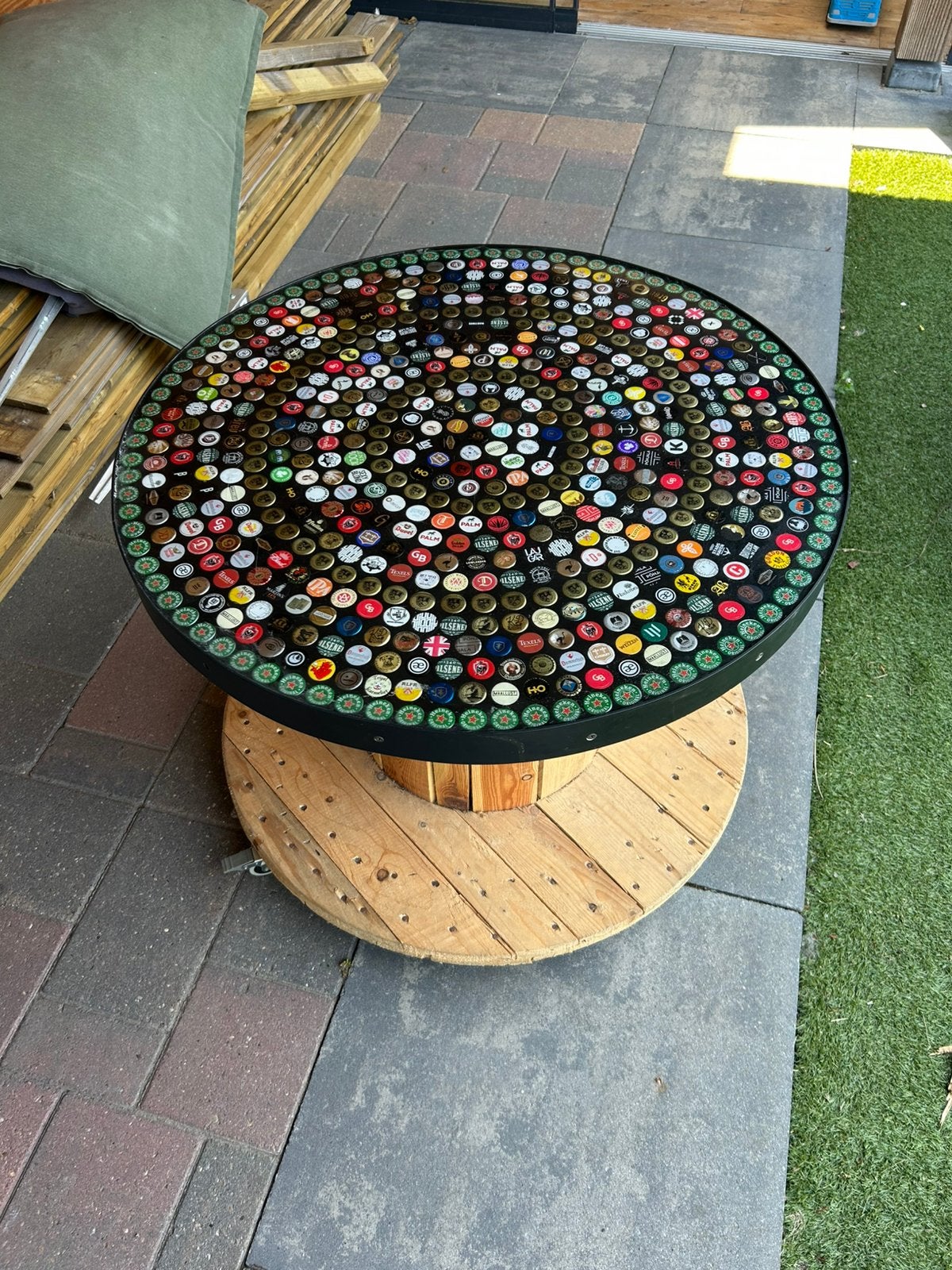 Bierdoppen tafel!, Huis en Inrichting, Ophalen, Zo goed als nieuw, Rond, 50 tot 100 cm