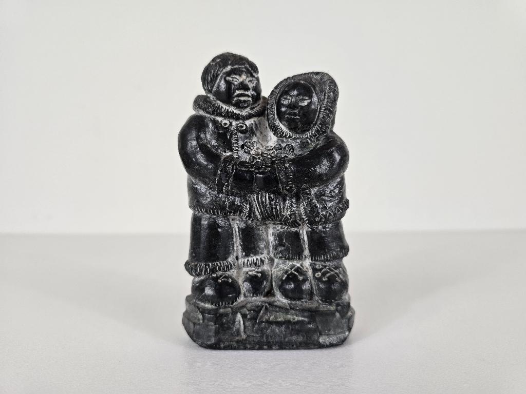 Beeld Inuit koppel, A Wolf Original, Canada, 20e eeuw, Ophalen of Verzenden