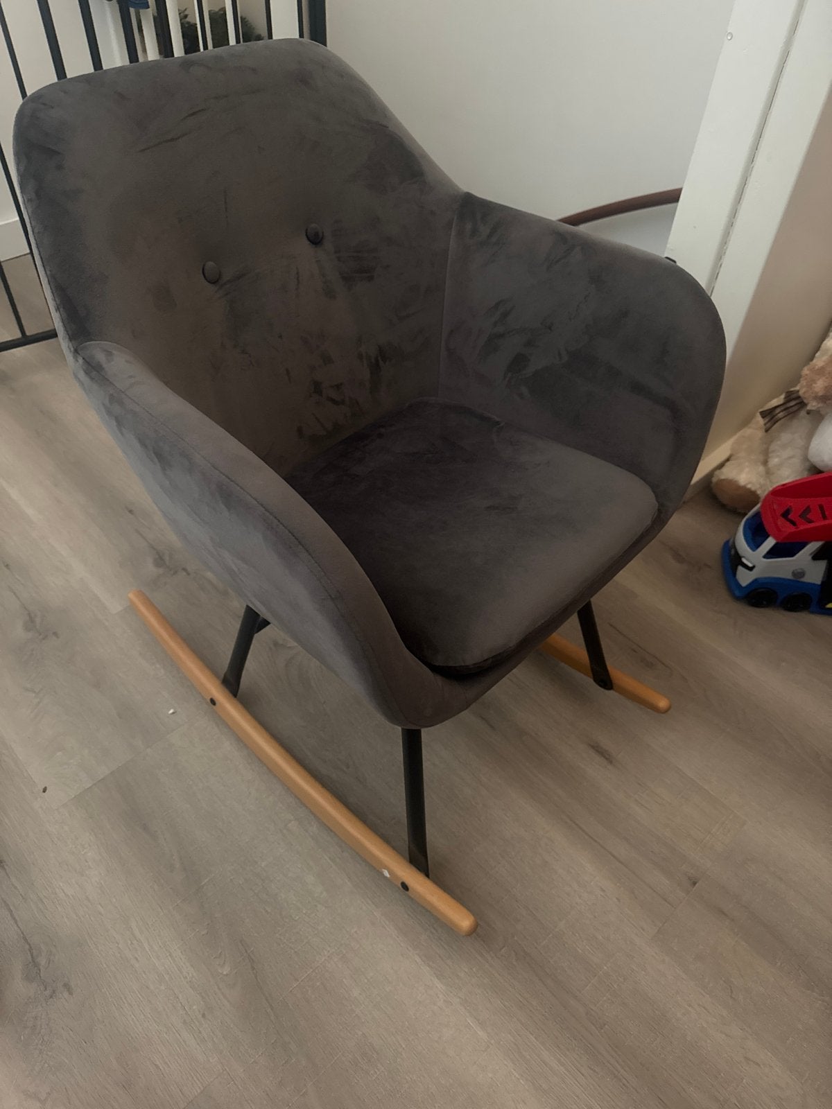Grijze schommelstoel kidsmill liv, Kinderen en Baby's, Kinderkamer | Tafels en Stoelen, Zo goed als nieuw, Stoel(en), Ophalen