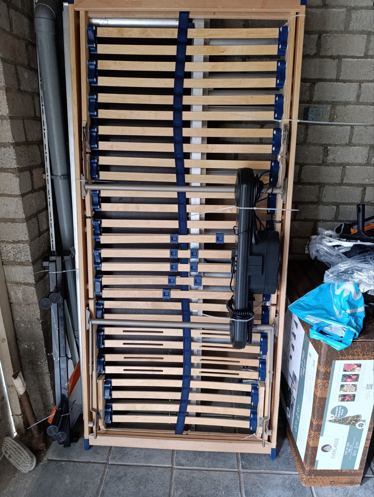 Elektrisch bed,met poten, 90x200., Ophalen, Eenpersoons, 90 cm