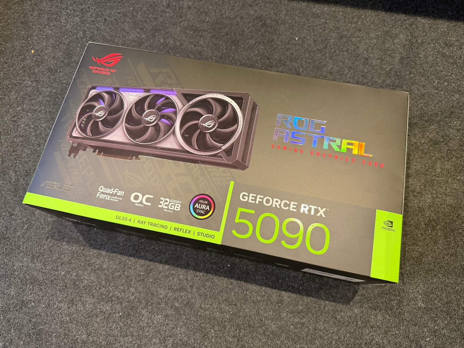 ASUS ROG Astral GeForce RTX 5090 OC, Overige soorten, Ophalen of Verzenden, Zo goed als nieuw, HDMI