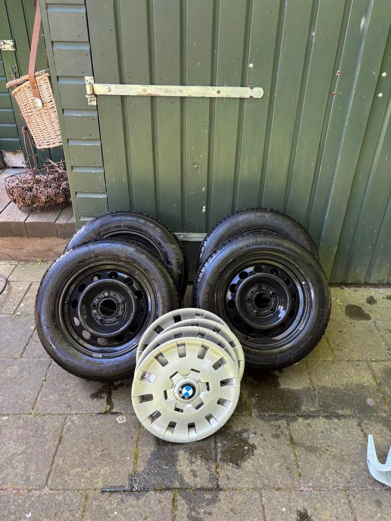 Stalen velgen met all season banden  195/65 R15  5 gaats bmw, Ophalen, BMW