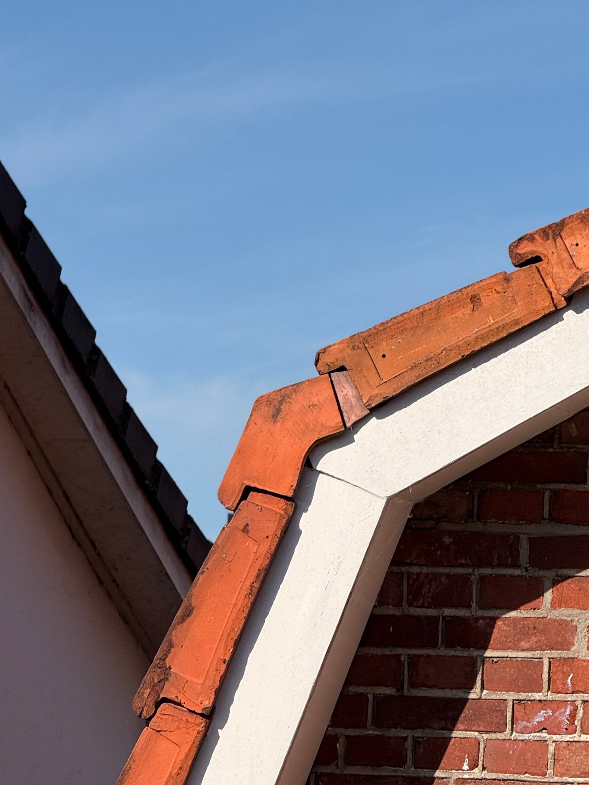 Twee hoekpannen gezocht, Doe-het-zelf en Verbouw, Dakpannen en Dakbedekking, Gebruikt, Steen of Klei, Ophalen of Verzenden, 15 m² of meer