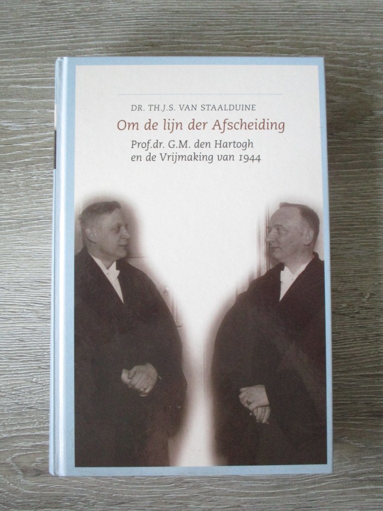 Om de lijn der afscheiding; Prof. Dr. G.M. den Hartogh en, Ophalen of Verzenden, Gelezen