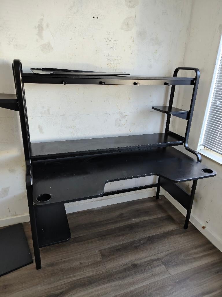 Ikea Gaming Bureau fredde, Huis en Inrichting, Bureaus, Ophalen, Zwart, Gebruikt, Hout