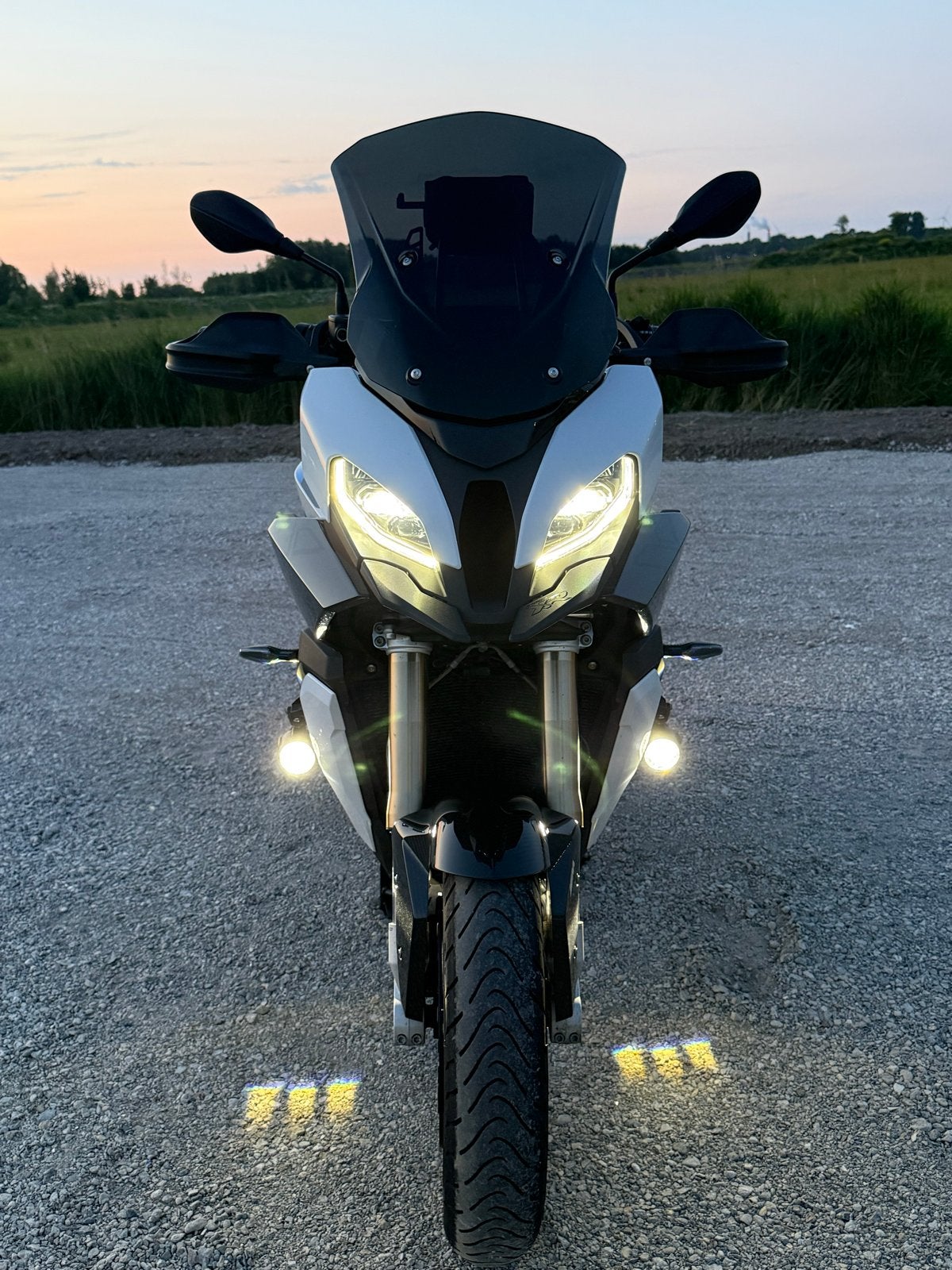 BMW S1000XR FULL OPTION / M / CARBON/AKRAPOVIC/GARANTIE 2028, Motoren, 4 cilinders, Motorrijbewijs A, Handvatverwarming, Gebruikt