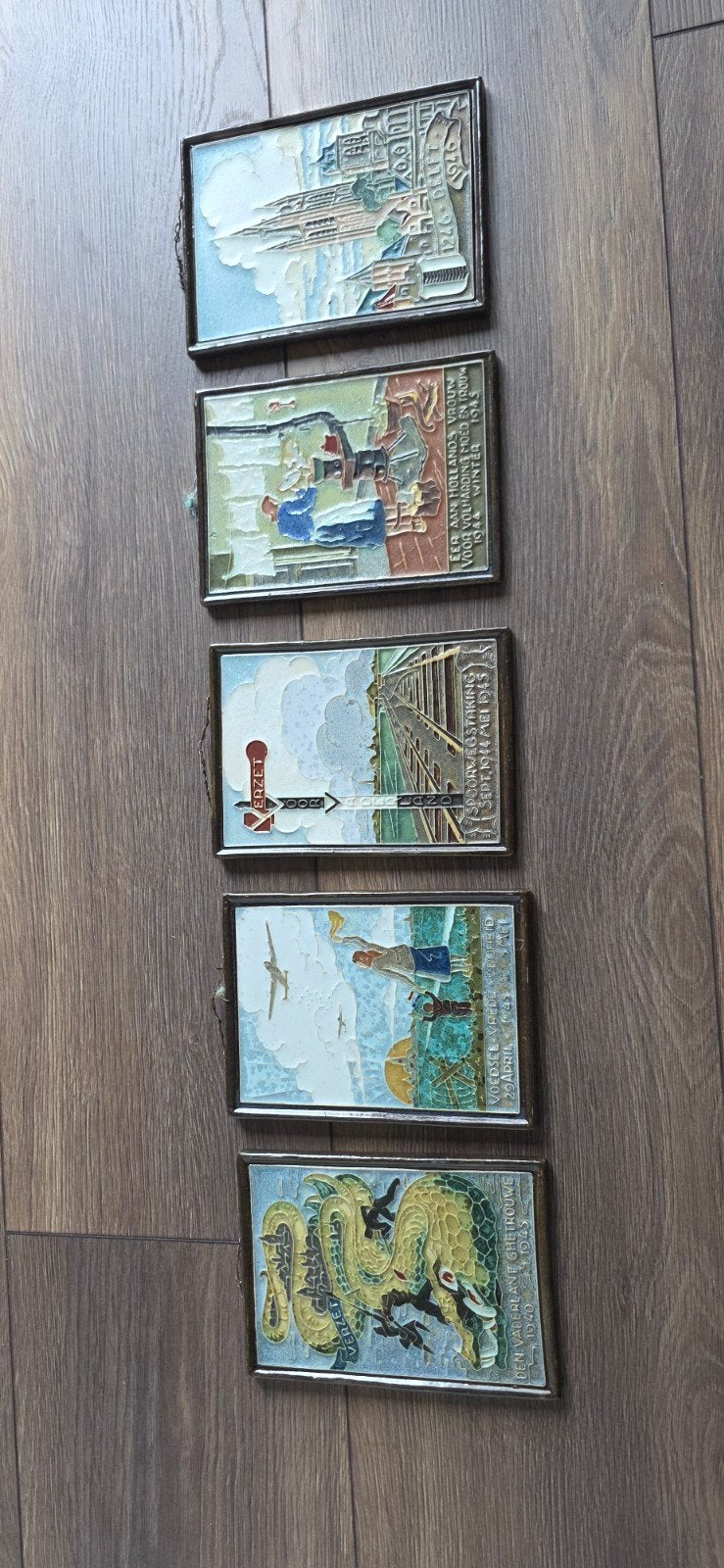Set van 5 historische Delftsblauwe tegels - WOII herdenking, Antiek en Kunst, Ophalen