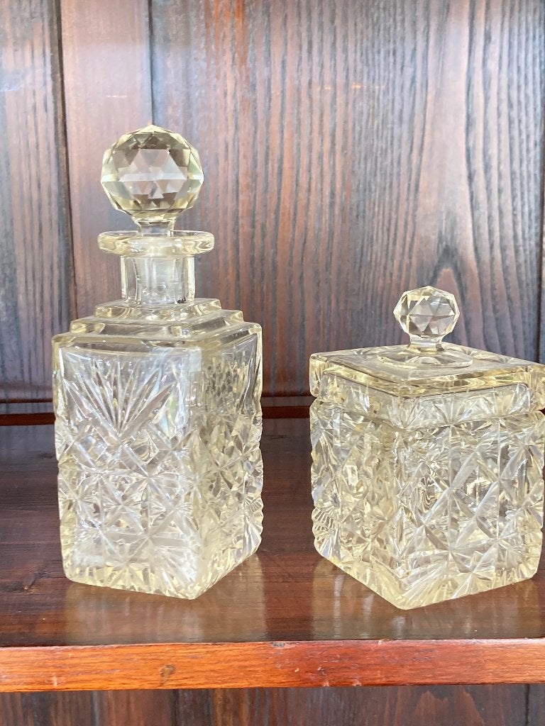 Set van oud kristal - flesje met stop en doosje met deksel, Ophalen of Verzenden, Gebruikt, Parfumfles