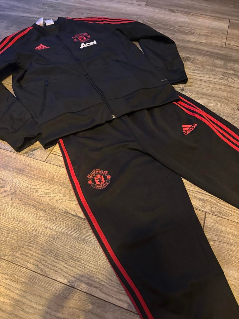 Adidas Manchester United trainingspak zwart/rood, Ophalen of Verzenden, Gebruikt, Trainingspak
