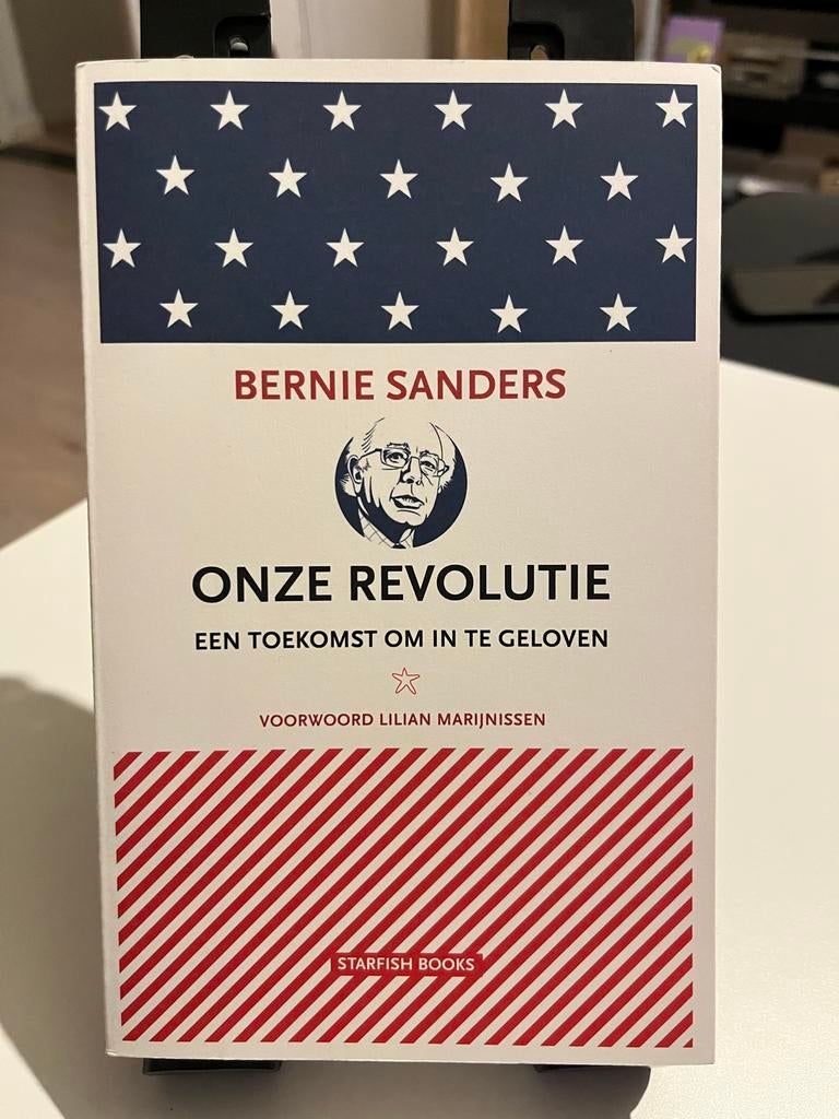 Onze Revolutie - Bernie Sanders - Paperback, Ophalen of Verzenden, Zo goed als nieuw, Politiek en Staatkunde, Wereld