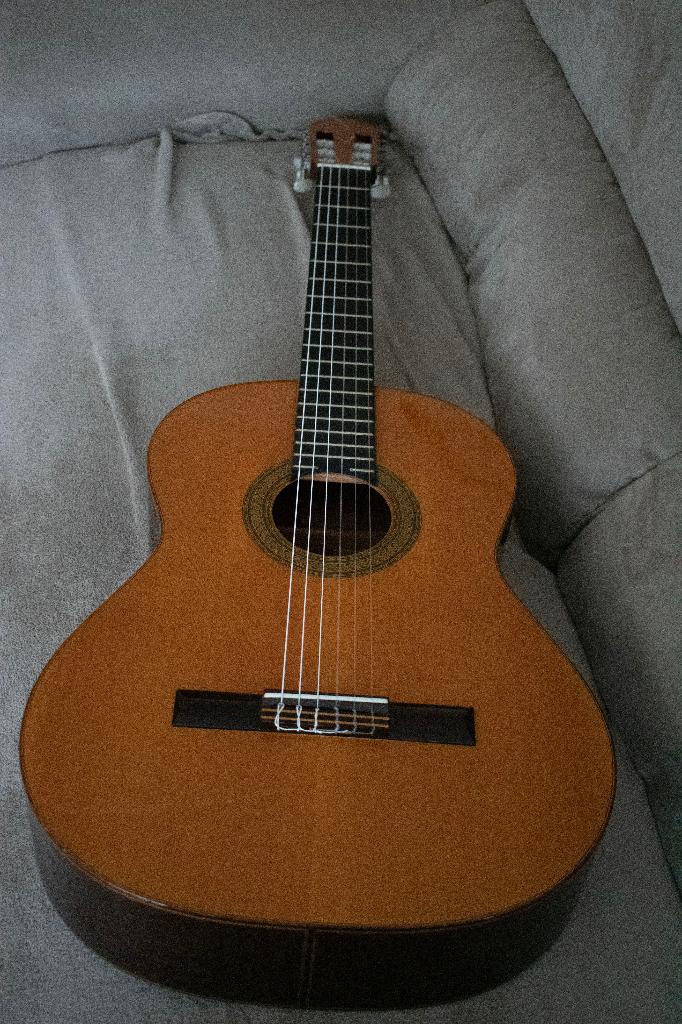 Raimundo gitaar model 128, Muziek en Instrumenten, Snaarinstrumenten | Gitaren | Akoestisch, Gebruikt, Klassieke of Spaanse gitaar