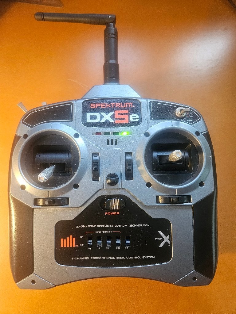 Spektrum DX5e 5-kanaals RC zender incl. oplaadbare accu, Ophalen of Verzenden, Gebruikt