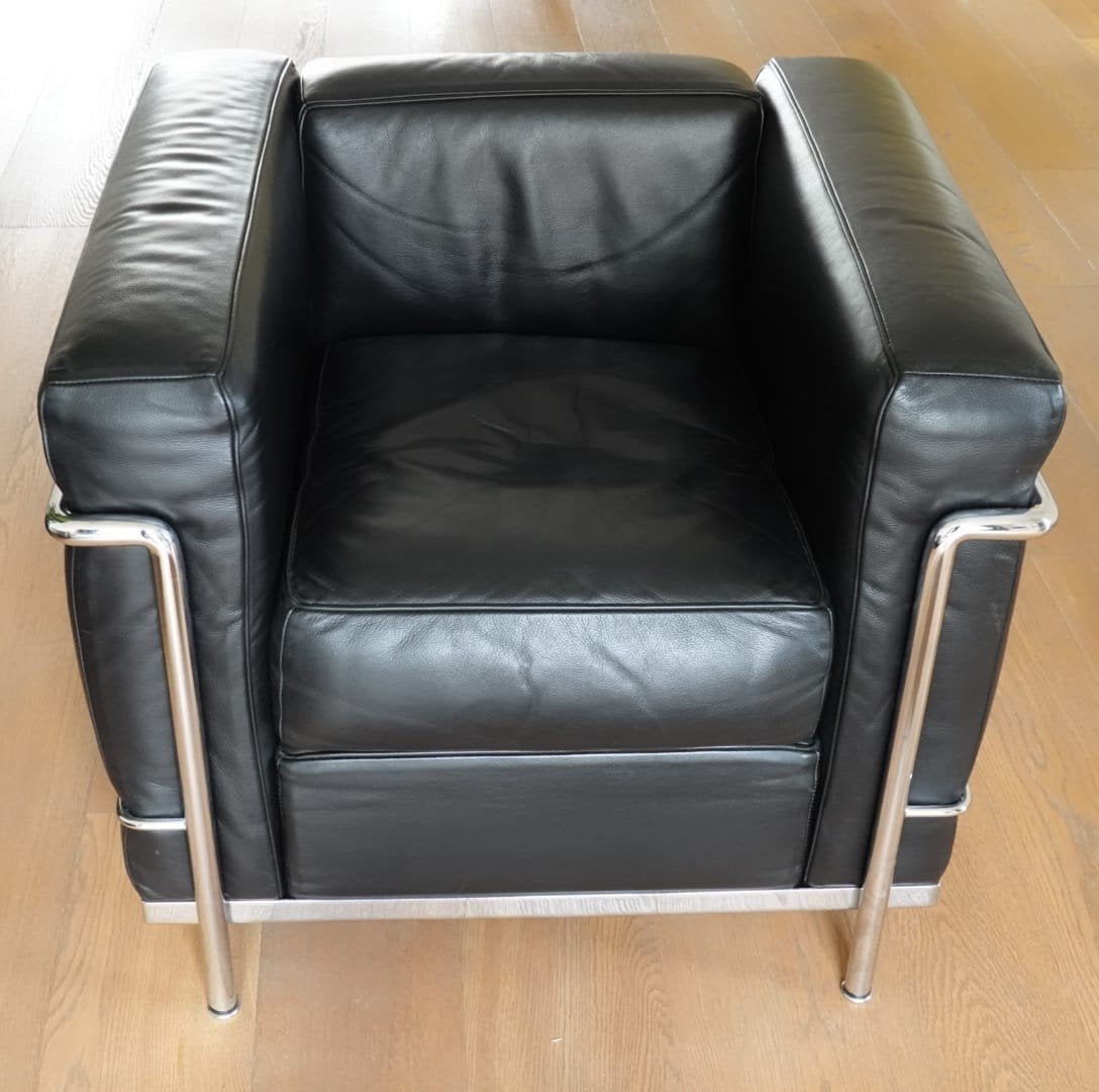 Cassina LC2 Fauteuil - Zwart Leer en Chroom, Ophalen, Design Klassieker, Modern, Bauhaus, 75 tot 100 cm, Zo goed als nieuw