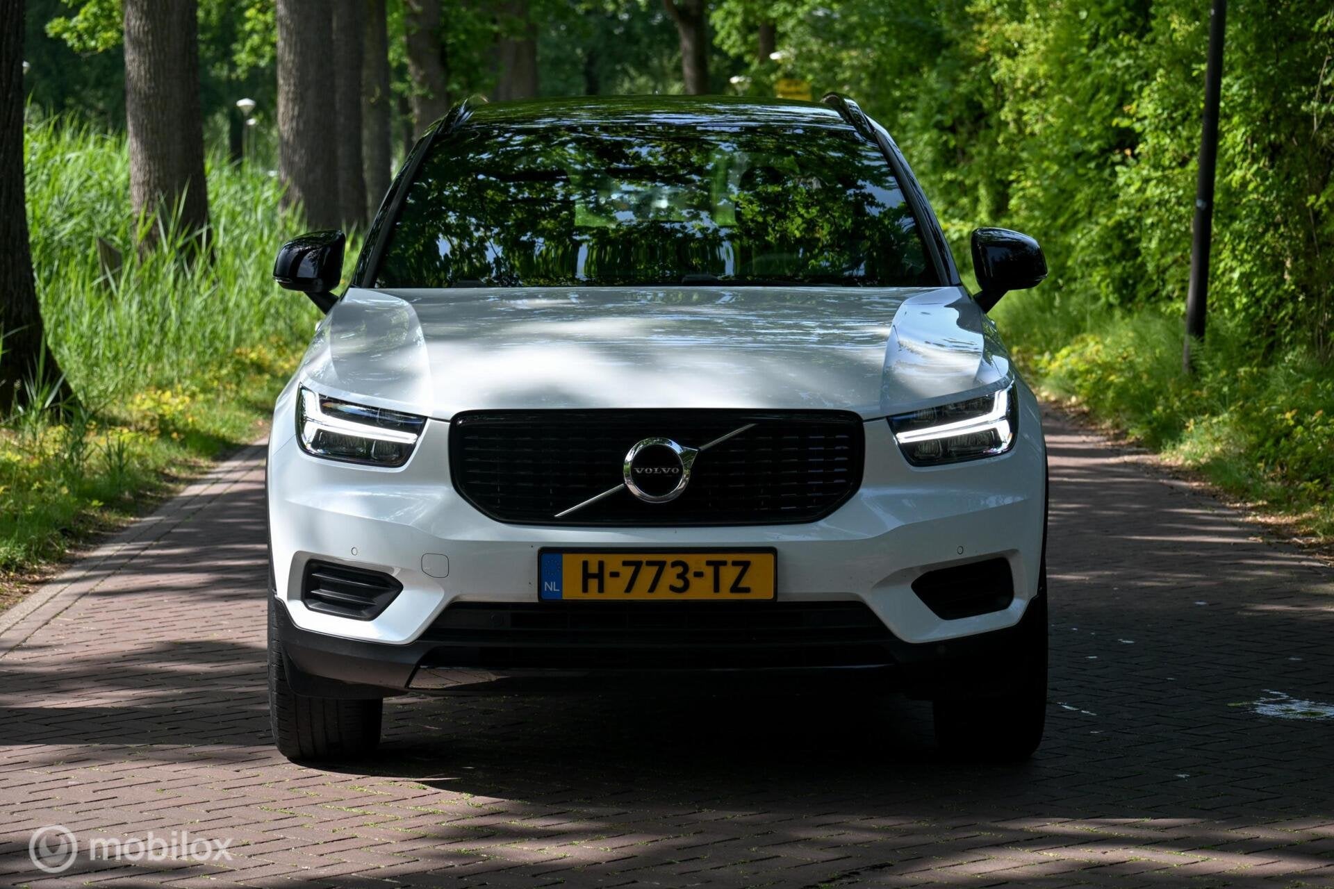 Volvo XC40 2.0 T4 R-Design| MY20!| BLISS| Stoelverwarming|, Auto's, 15 km/l, 1969 cc, Alcantara, Wit