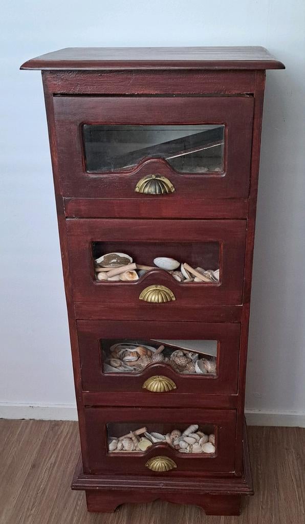 Houten ladekastje met glazen fronten en schelpen, Ophalen, Minder dan 50 cm, Gebruikt, Glas