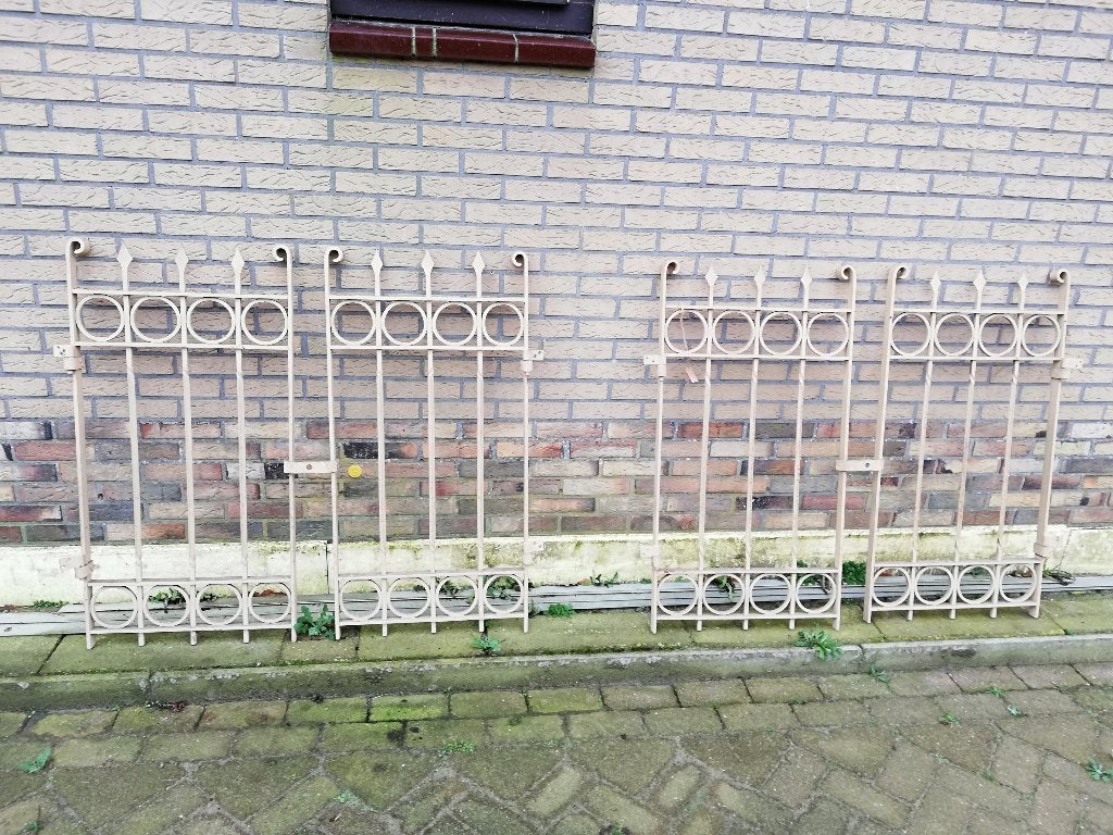 2x Antieke ijzeren dubbele raamhekken 110hx120 en 110x128b, Antiek en Kunst, Ophalen