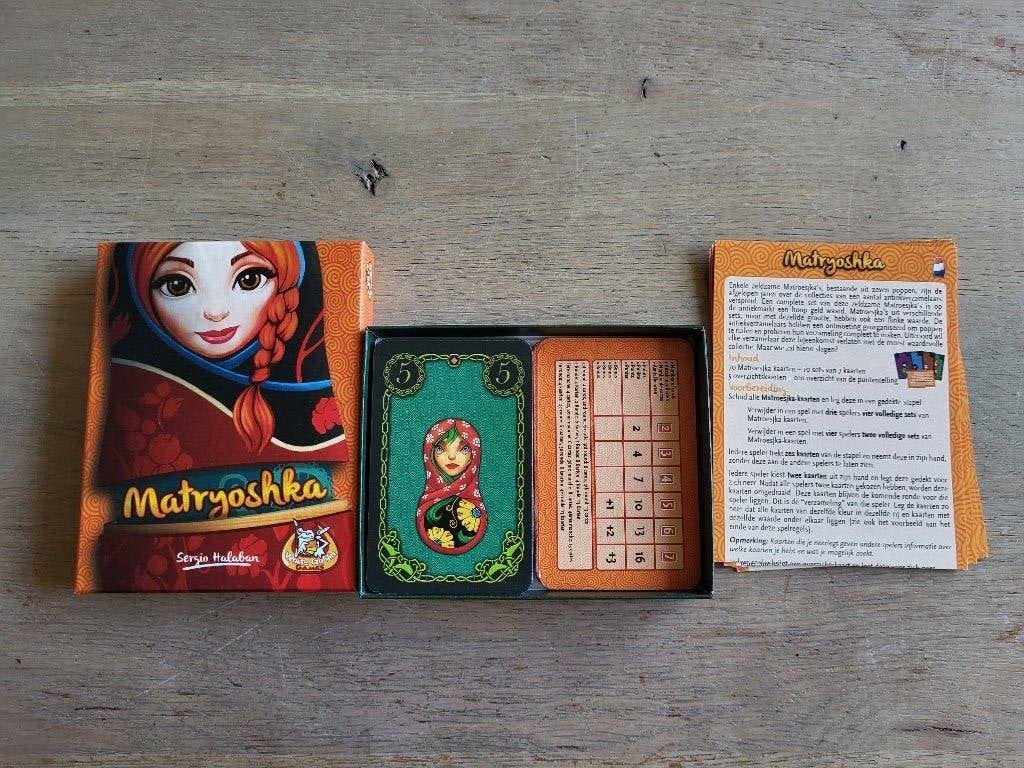 Matryoshka Kaartspel - White Goblin Games, Ophalen of Verzenden, Zo goed als nieuw, Een of twee spelers, Reisspel