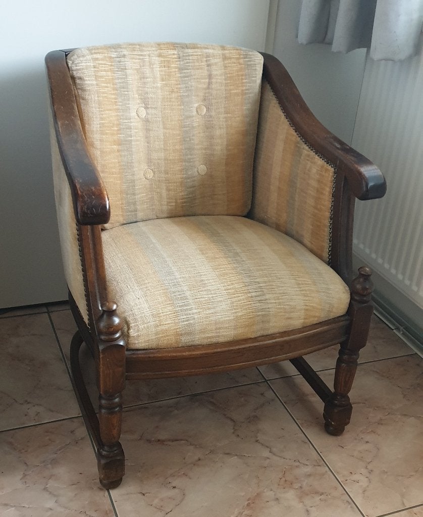 Degelijke antieke fauteuil, Ophalen