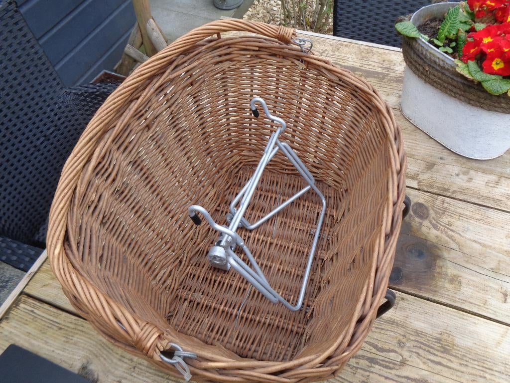 Mand voor stuurmontage "Basil" + montagebeugel, Fietsen en Brommers, Fietsaccessoires | Fietstassen, Ophalen of Verzenden, Gebruikt