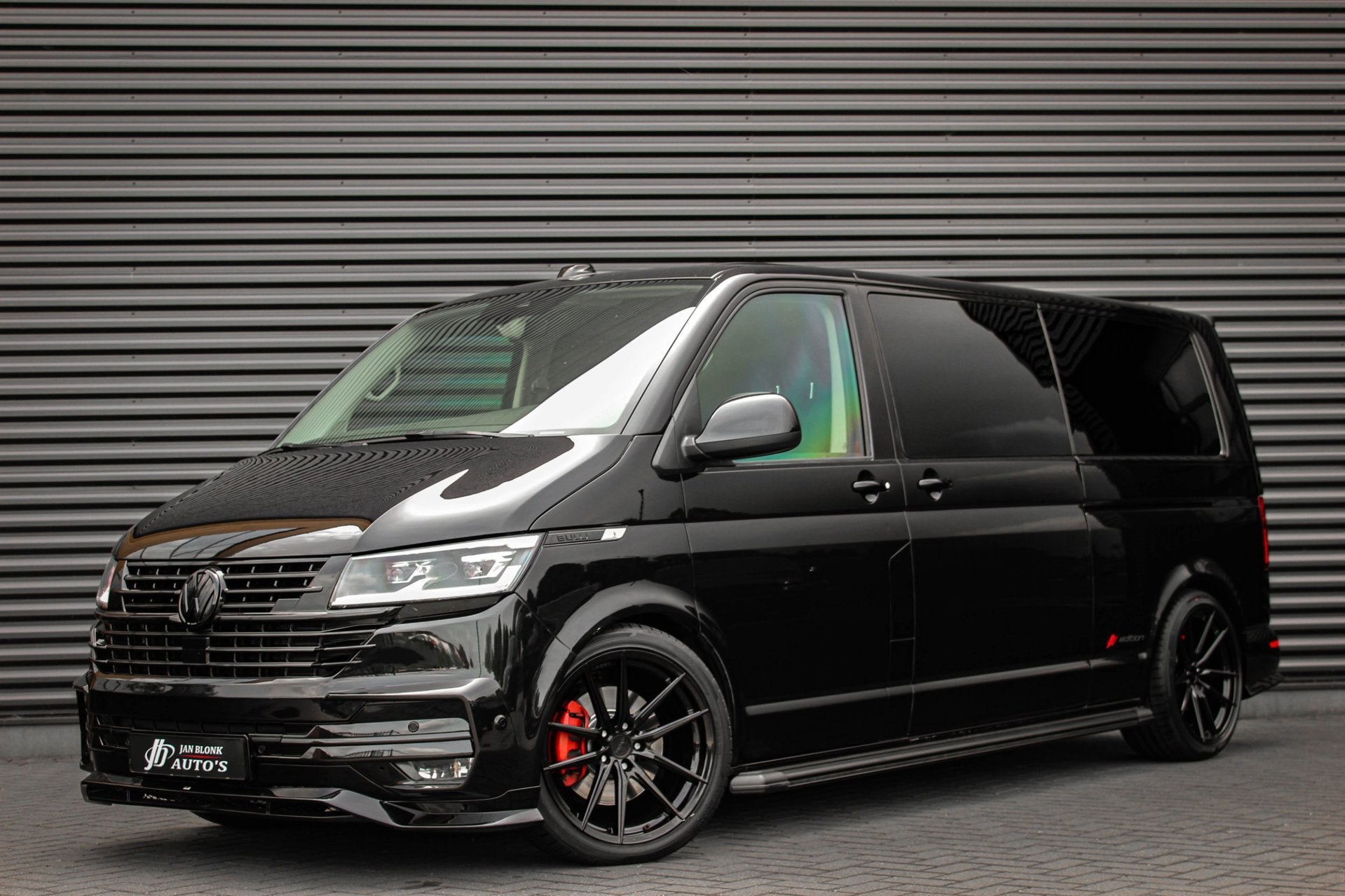 Volkswagen Transporter 2.0 TDI L2H1 199PK JB-EDITION DSG / P, Auto's, Dealer onderhouden, 4 cilinders, Volkswagen, Zwart