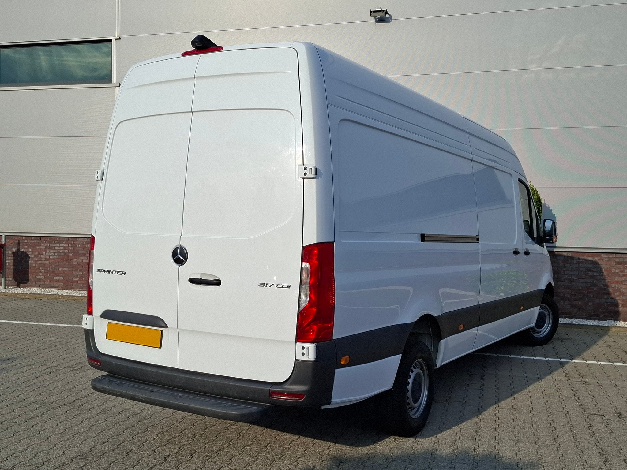 Mercedes-Benz Sprinter 317 L3H2 AUT | Comf-stoel MBUX Leder, Automaat, Gebruikt, Leder en Stof, Wit