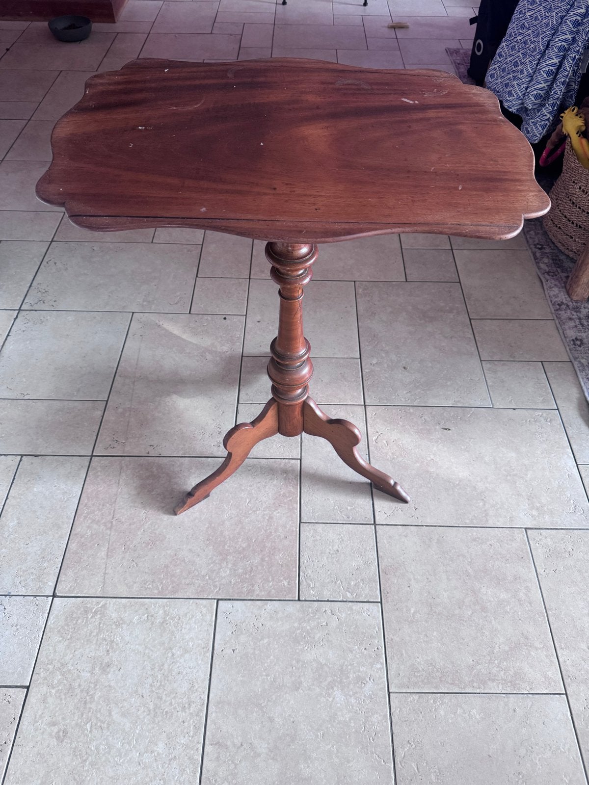 Antieke bijzettafel van mahoniehout, Ophalen