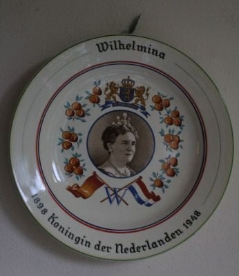 Gedenkbord Wilhelmina, Verzamelen, Koninklijk Huis en Royalty, Ophalen of Verzenden, Zo goed als nieuw, Nederland, Overige typen