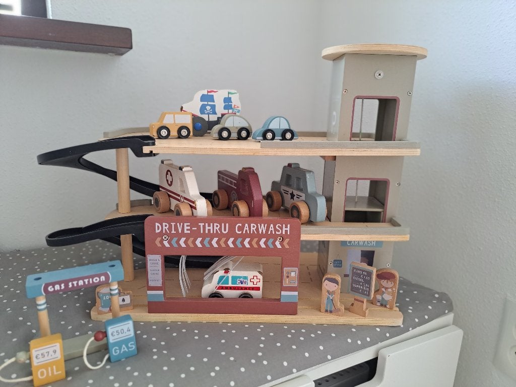 Little dutch garage, Kinderen en Baby's, Speelgoed | Houten speelgoed, Ophalen, Zo goed als nieuw, Rij- of Hobbelspeelgoed