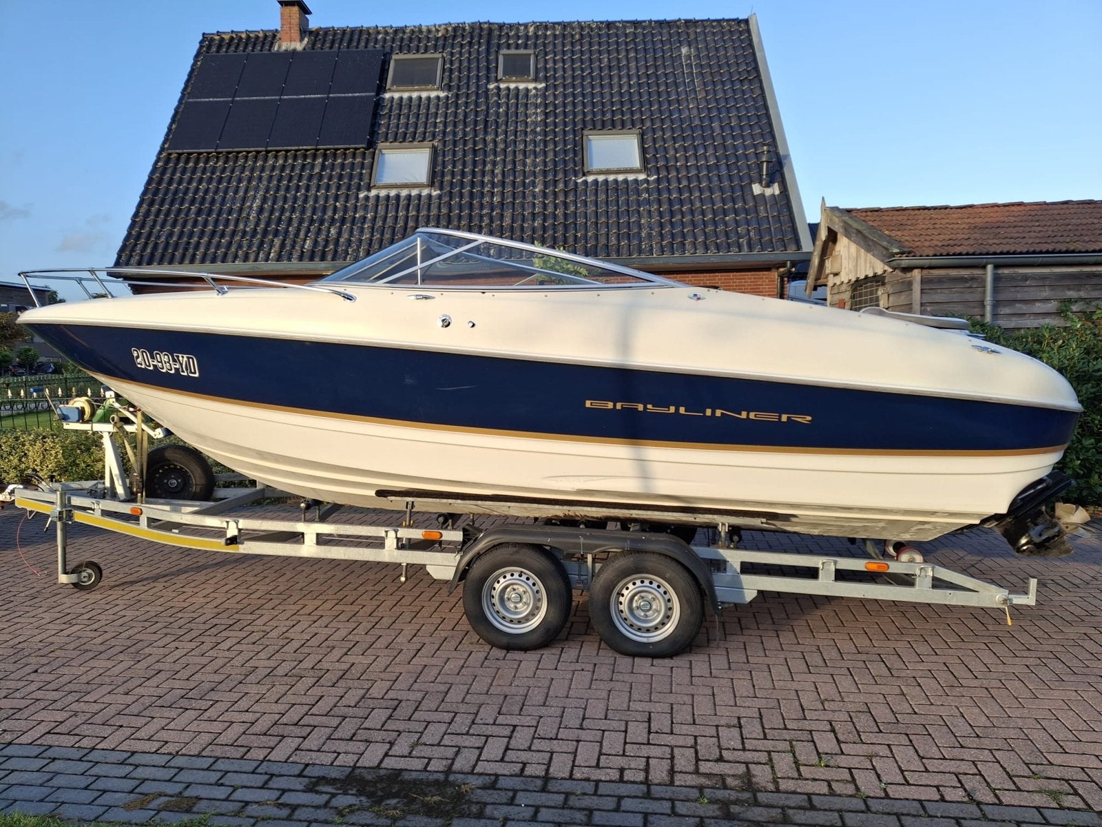 Bayliner 2352 LS Capri 5.7 V8 250PK Mercruiser, Gebruikt, Binnenboordmotor, Hydraulische besturing, Polyester