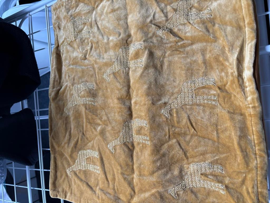 Oker geel kussenhoes 40x40 met giraffen, Ophalen of Verzenden, Gebruikt, Geel, Vierkant