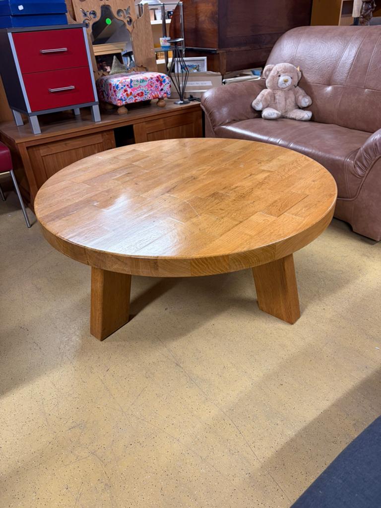 Vintage Brutalist eikenhouten salontafel, Ophalen, Gebruikt, 100 tot 150 cm, Rond