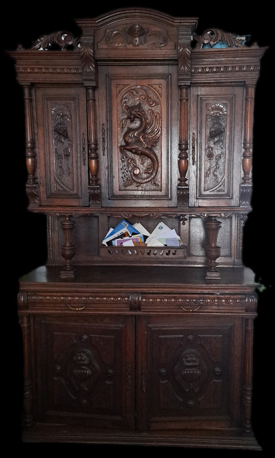 Antiek gesneden dressoir met drakenmotief, Ophalen