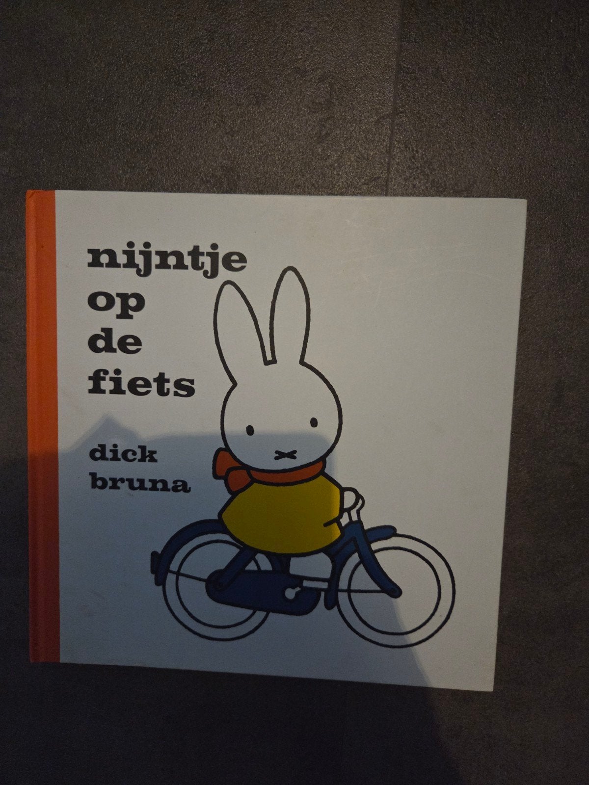 Nijntje op de fiets - Dick Bruna, Ophalen