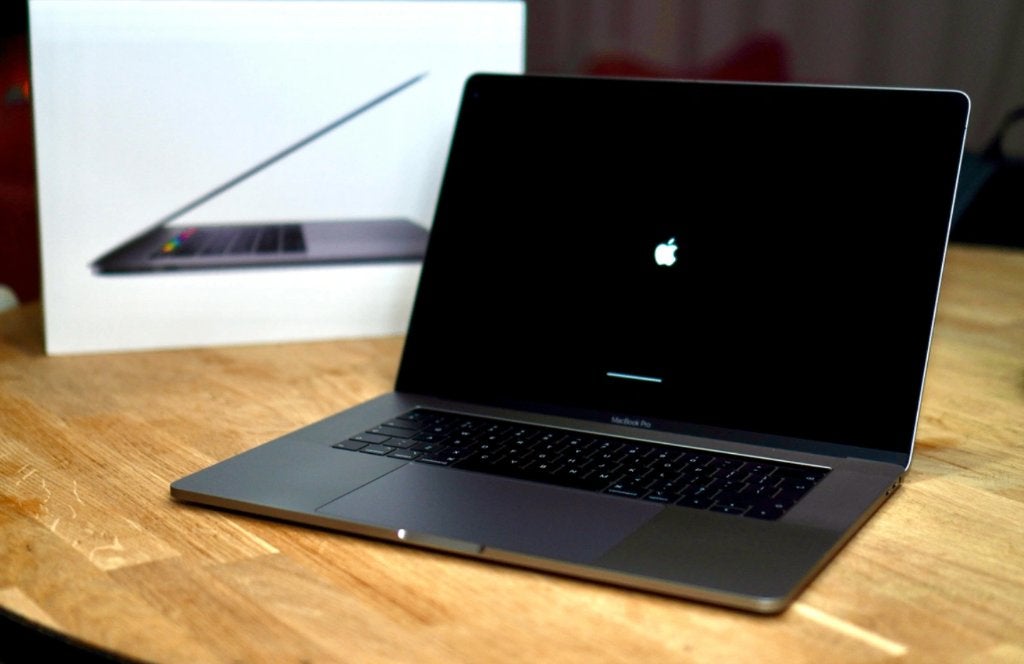 MacBook Pro 15” Apple Touchbar 2,8 GHz Quad-Core i7 16GB RAM, Computers en Software, Apple Macbooks, Zo goed als nieuw, MacBook Pro