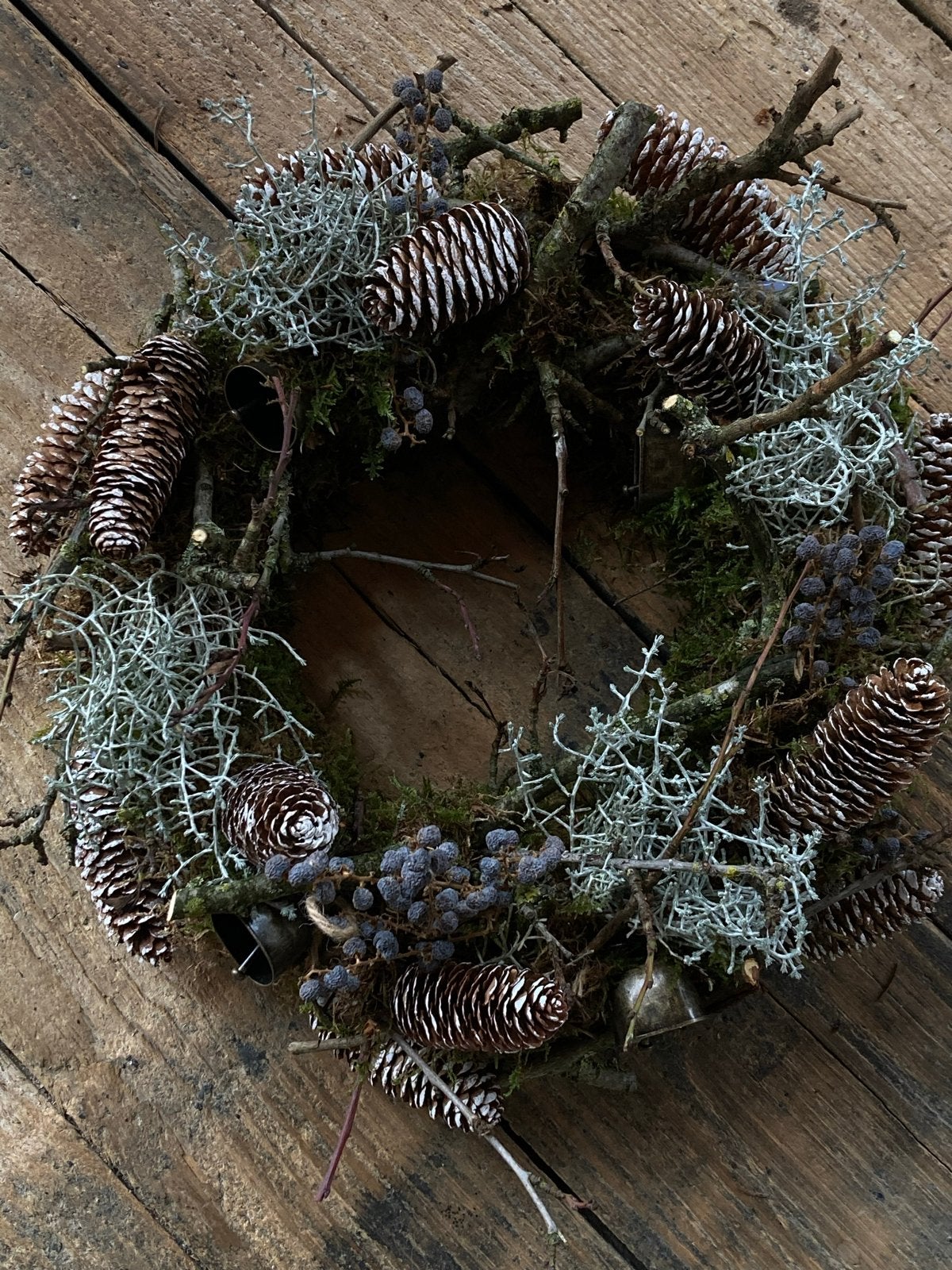 Natuurlijke Krans 32cm met dennenappels en mos, Ophalen of Verzenden, Nieuw, Krans, Natuurlijk materiaal